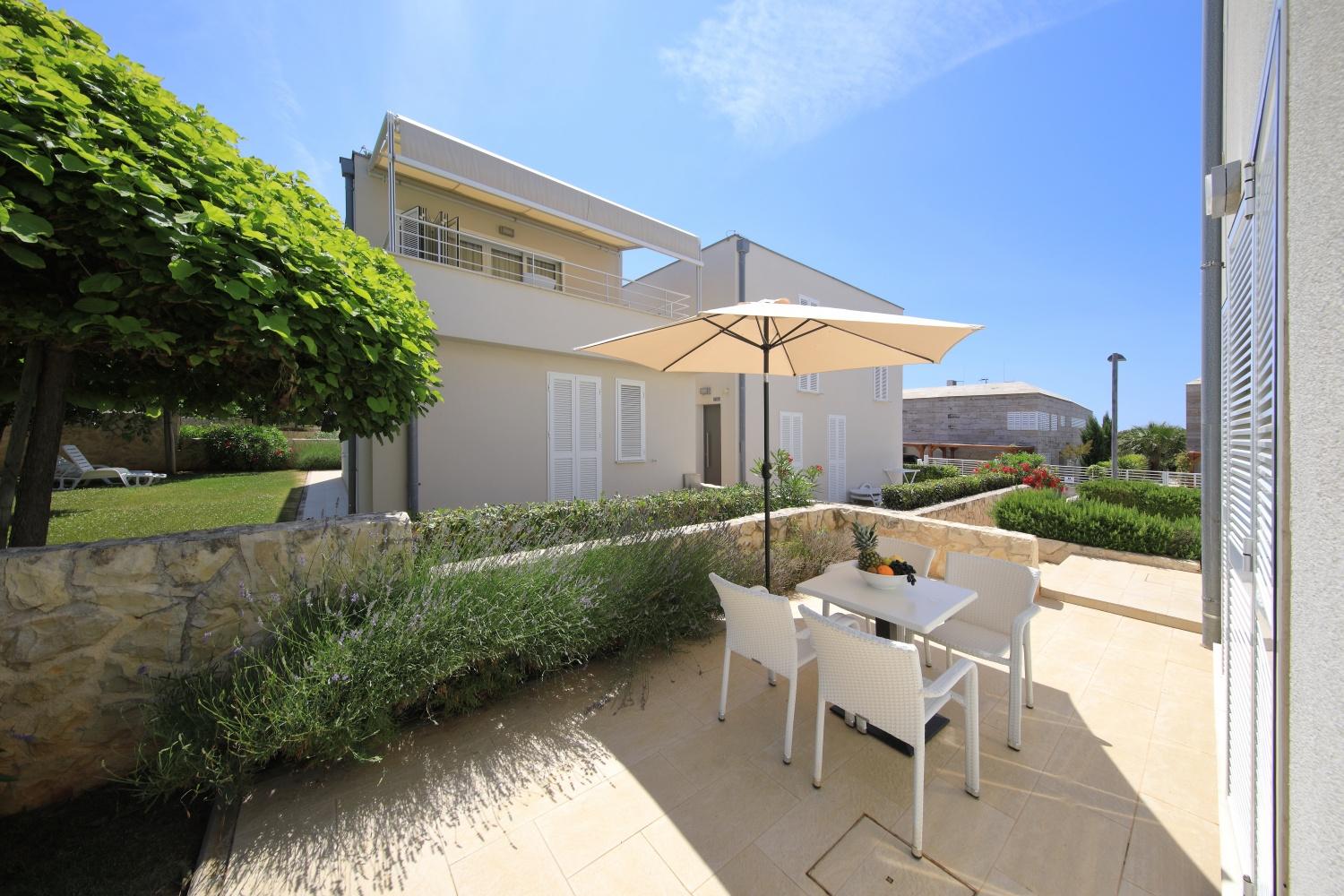 Sunnyside Apartments Resort Petrcane Buitenkant foto